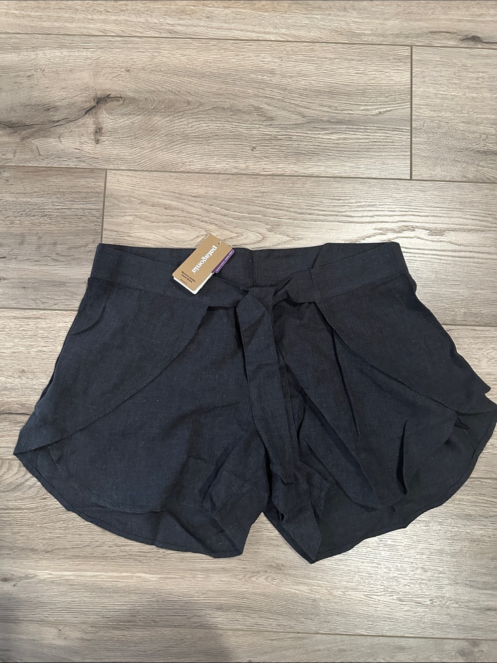 Patagonia women’s garden island shorts M whole weave ink black